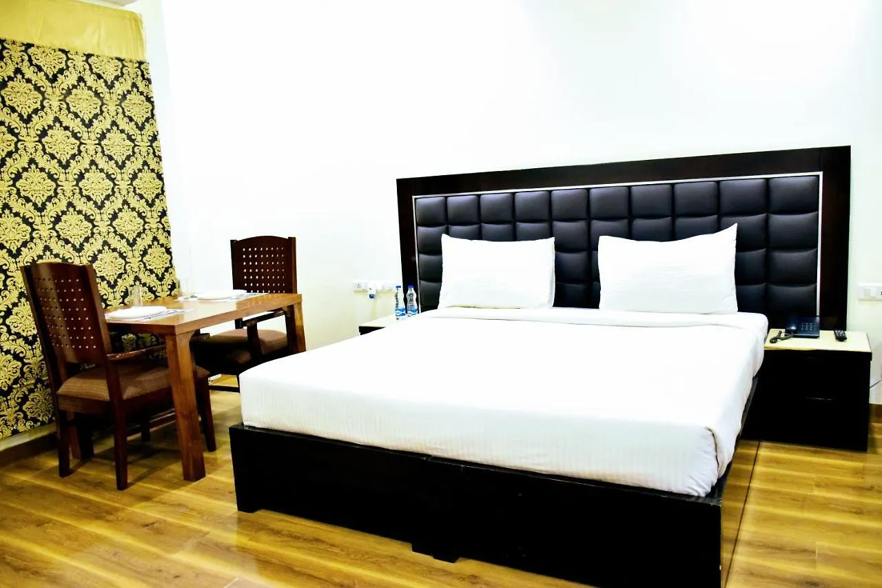 When In Gurgaon - Service Apartments, Next To Artemis Hospital