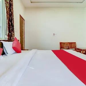 Oyo 78853 Hotel Raj Paradise 3* Tajganj